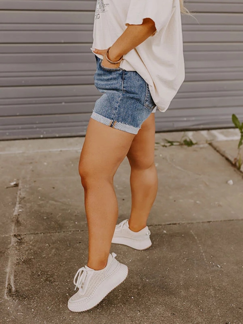 PLUS SIZE RISEN SHORTS - Picture 3 of 4